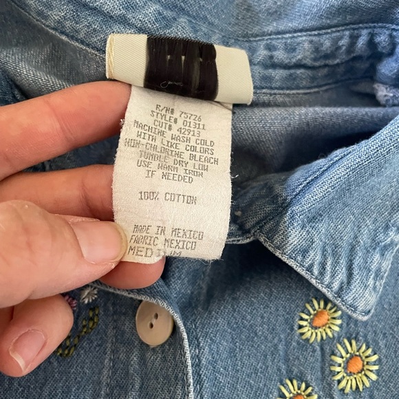 Teddi Vintage Denim Floral Embroidered Denim Button Down Shirt Women's Medium - Picture 5 of 9